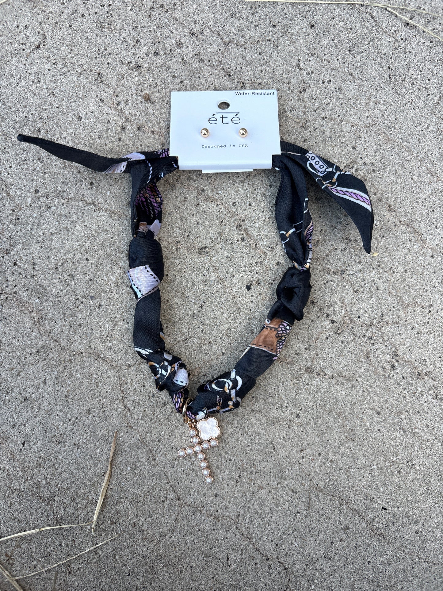 Black Design Scarf Necklace
