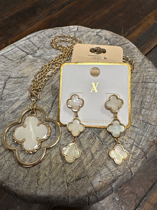 Shell Triple Clover Earrings