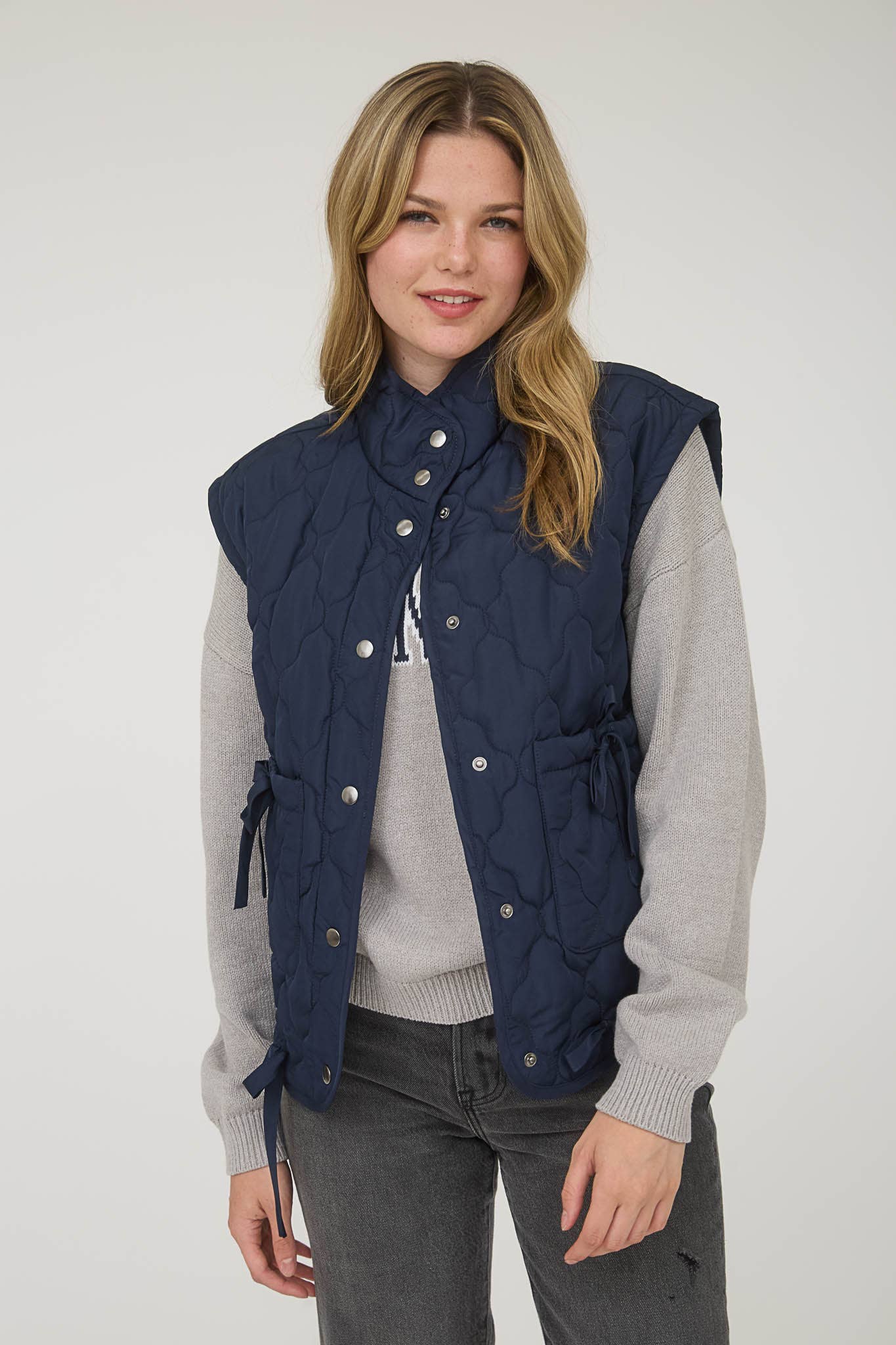 NAVY QUILTED PUFFER VEST